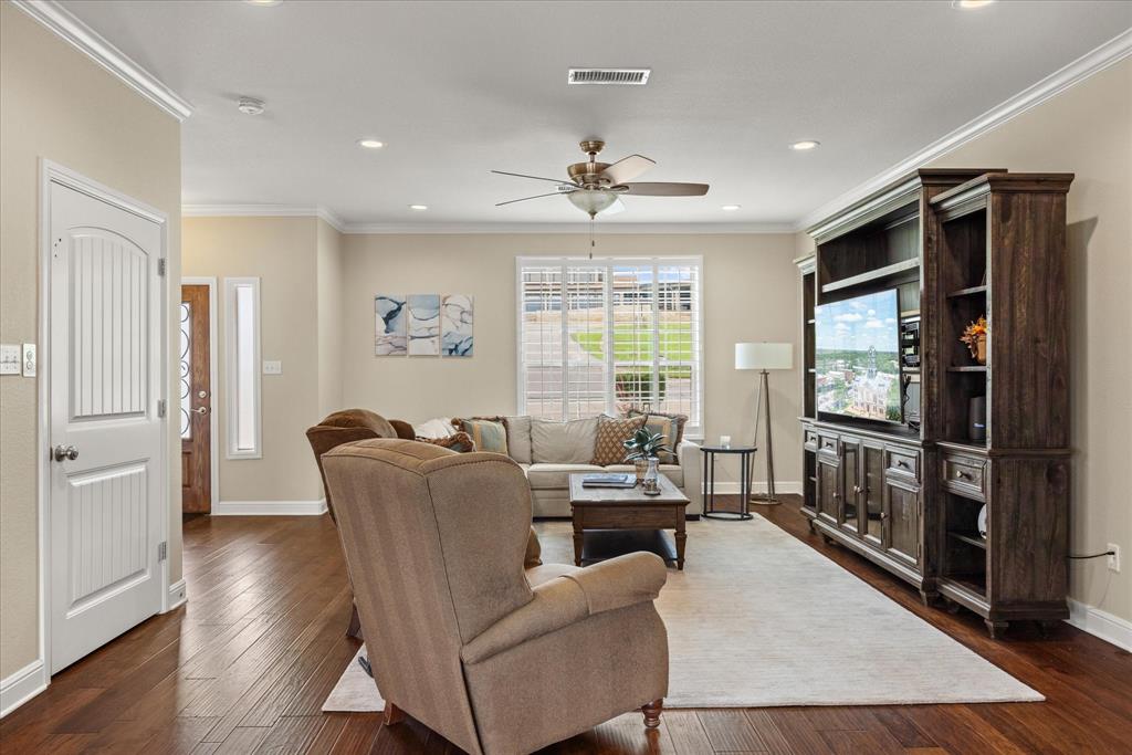 5250 Country Club Drive Q