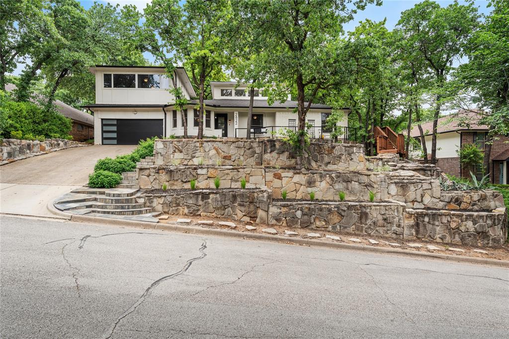 2822 Harvest Hill Drive