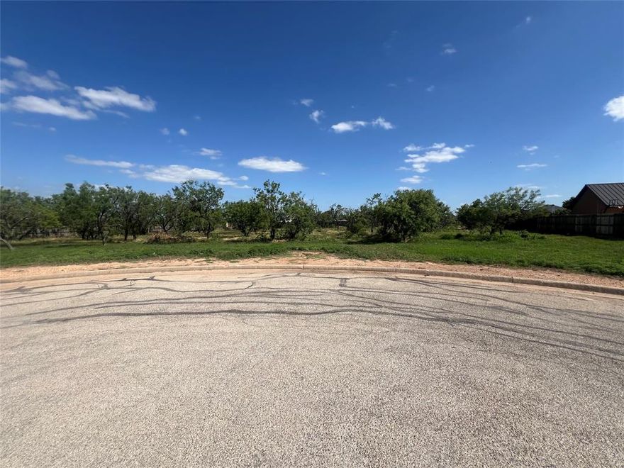 Hurry and Come Quick, Now is your chance to purchase the last lot in the luxury and gated Vaquero Ranch subdivision located in Wylie ISD.  This 1.445 acre lot is located in the cul de sac and ready for you to build your Dream Home!!