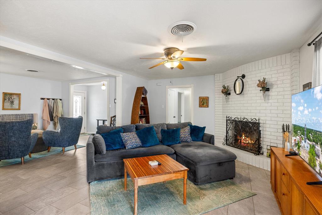 916 Preston Lane