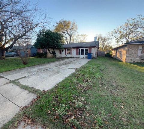 Photo of 2421 Suffolk Lane, Lancaster, TX 75134 (MLS # 21127397)