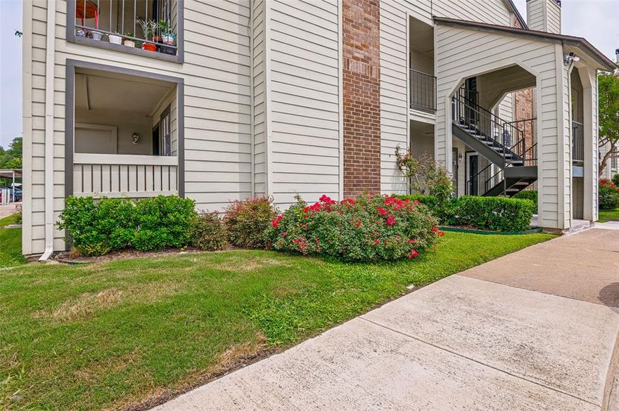 Great location in the Woodhaven Condominiums at Prestonwood.