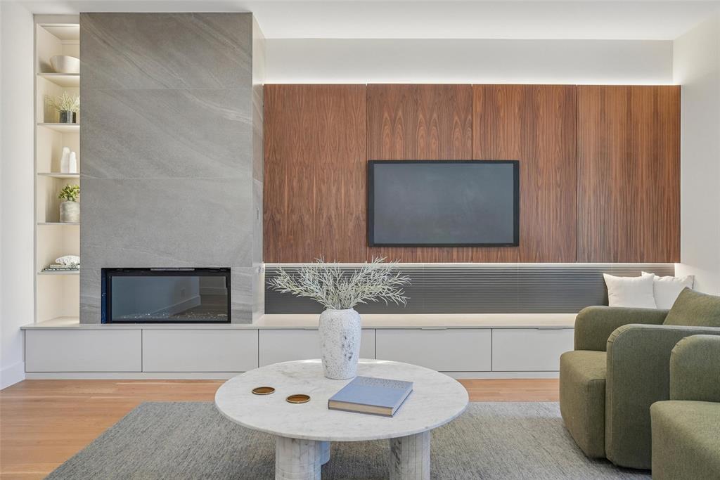 8650 San Fernando Way