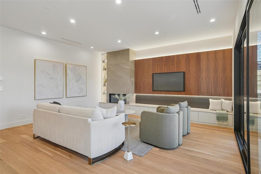 Lake Crest - Residential