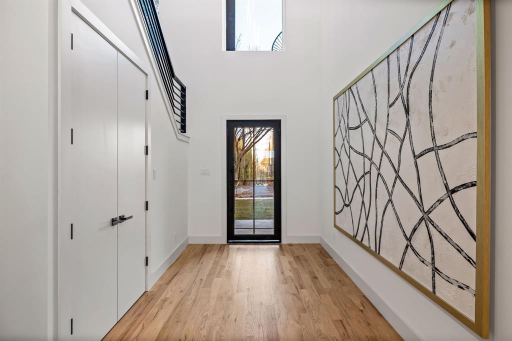 3940 N Cresthaven