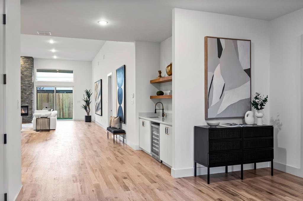 3940 N Cresthaven