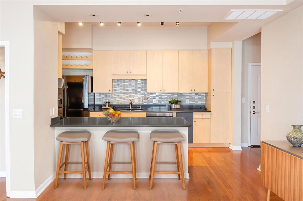 Renaissance On Turtle Creek Condo - Residential Lease