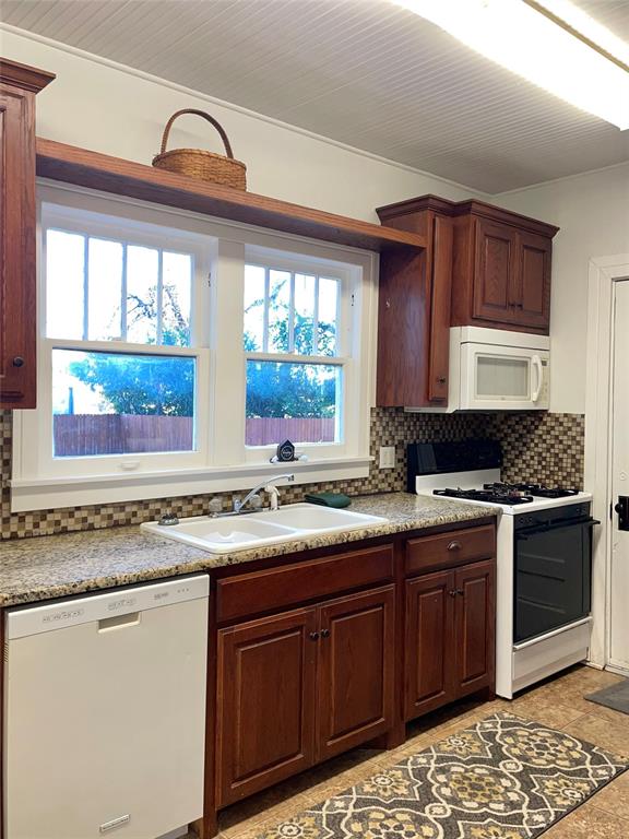 OT W OF BUTTERNUT - Residential