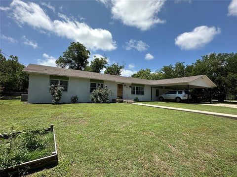 408 W Armstrong Comanche TX 76442
