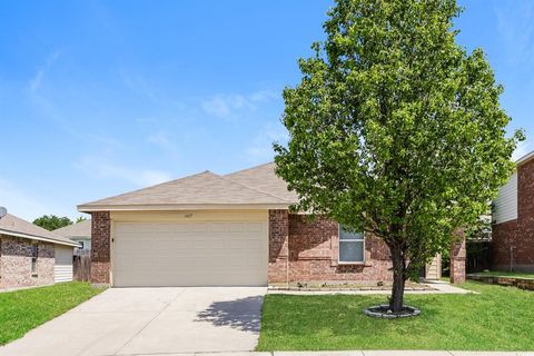 Photo of 6417 MEADOW WAY Lane, Fort Worth, TX 76179 (MLS # 21216655)