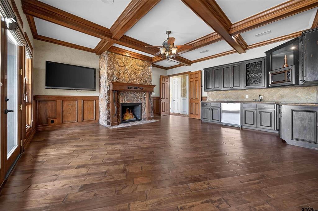 Hollytree - Residential