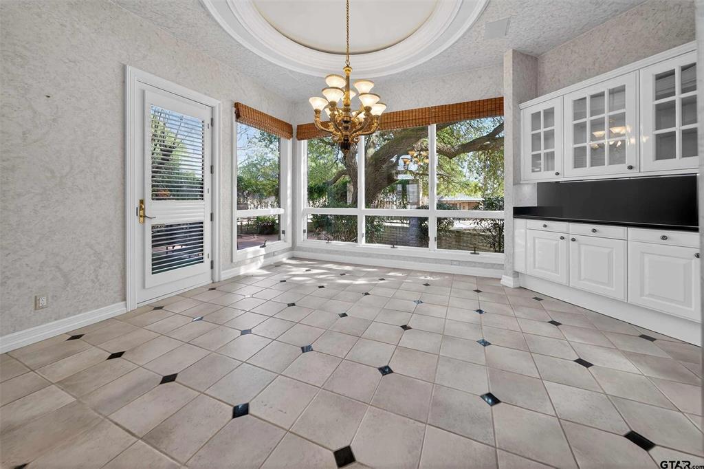 Hollytree - Residential