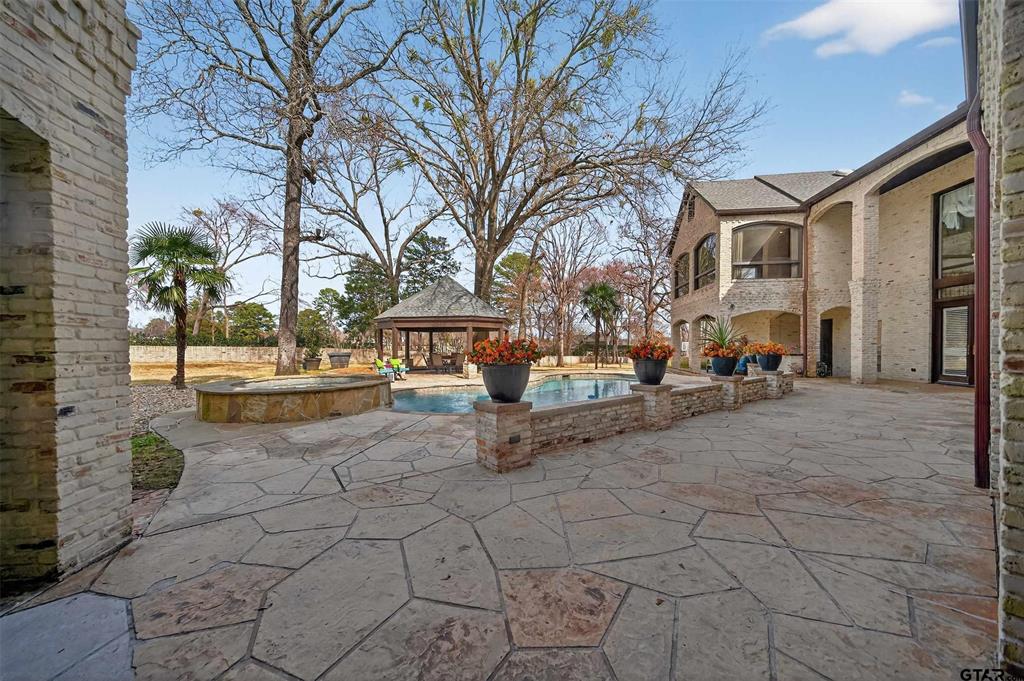 Hollytree - Residential