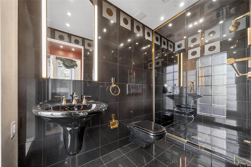 Hollytree - Residential