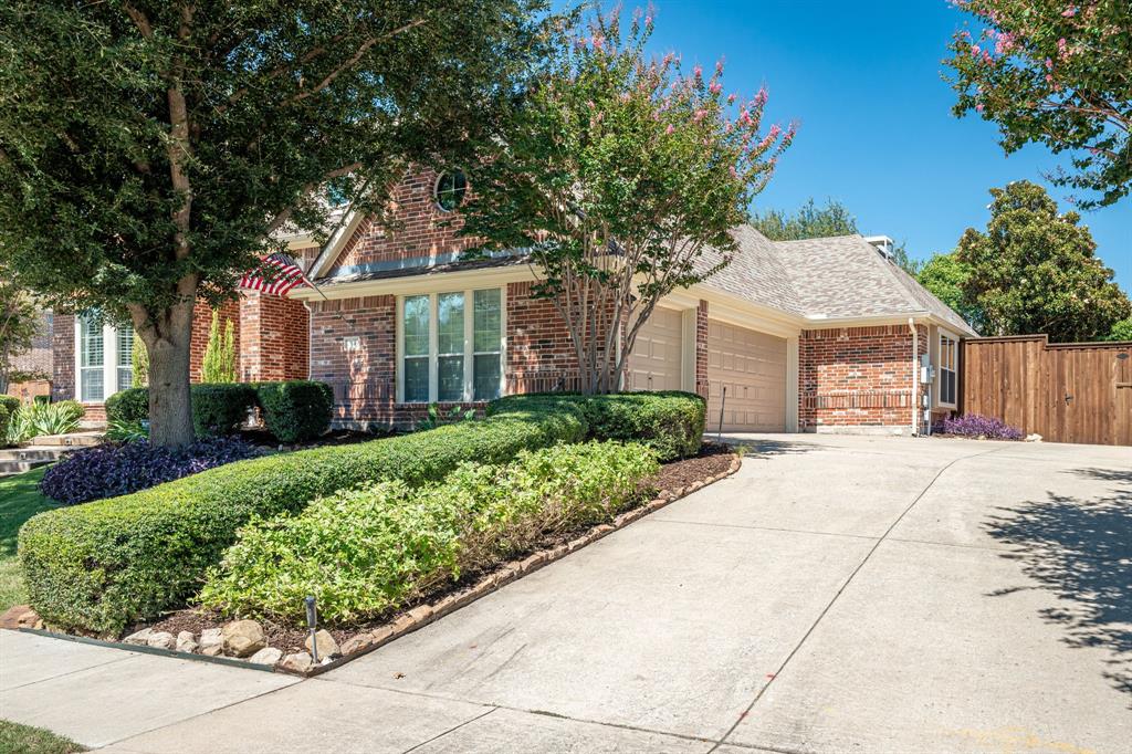 700 Willowview Drive