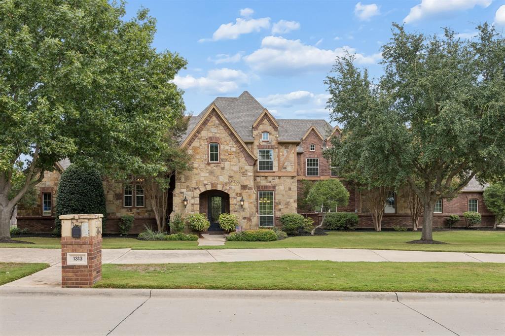 1313 Vanderbilt Drive