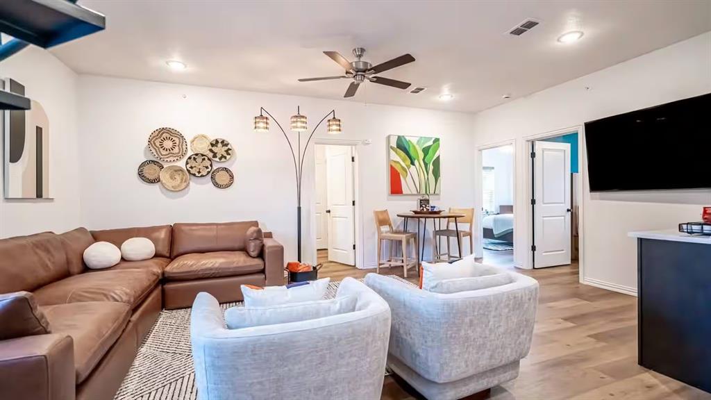 1215 E Beaconsfield Lane 701