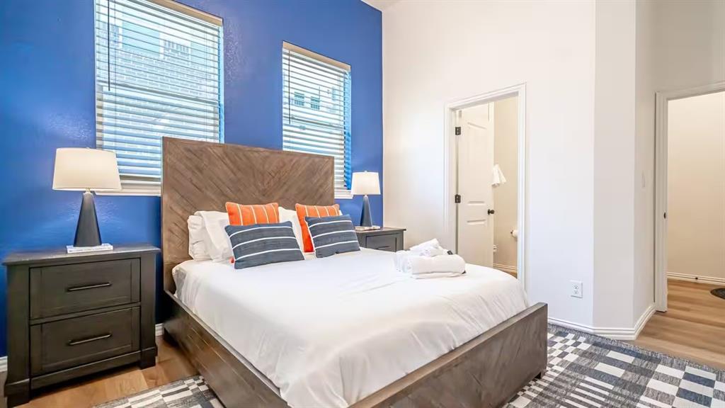 1215 E Beaconsfield Lane 701