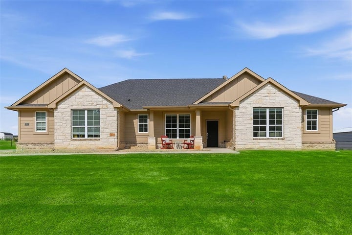 Photo 1 of 39 — 1212 County Road 4797, Springtown, TX 76082