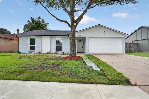 Photo of 1109 Coffeyville Trail, Grand Prairie, TX 75052 (MLS # 21311642)