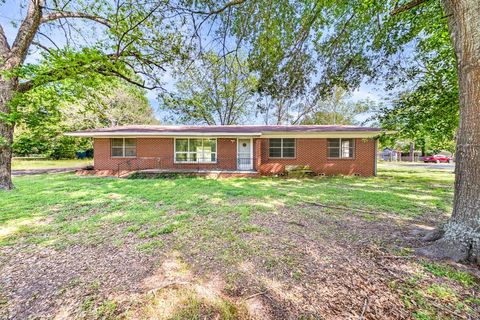 Photo of 801 N Winnsboro Street, Quitman, TX 75783 (MLS # 21234700)