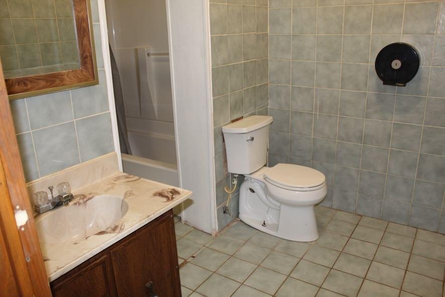 A0016 M Benetes Sur 670 - Commercial Sale