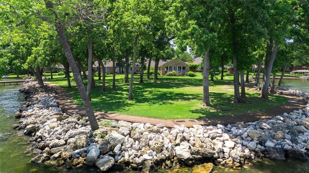 39 Lakeside Drive