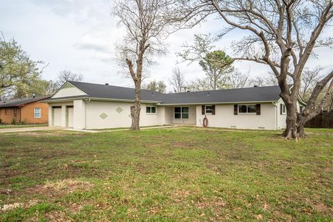 662 Fox Avenue Lewisville TX 75057