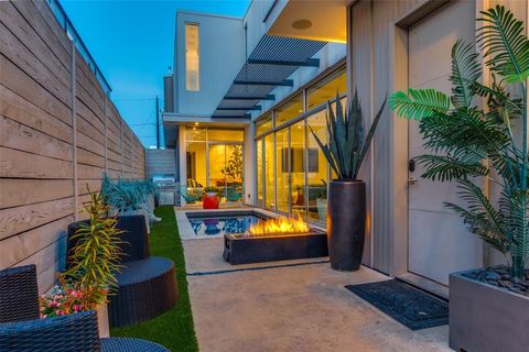 Tiny photo for 2300 N Carroll Avenue, Dallas, TX 75204 (MLS # 21166978)