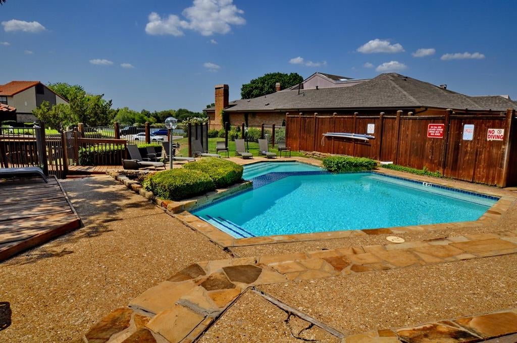 Photo of 2610 Lakehill Lane #3B, Carrollton, TX 75006 (MLS # 21393174)