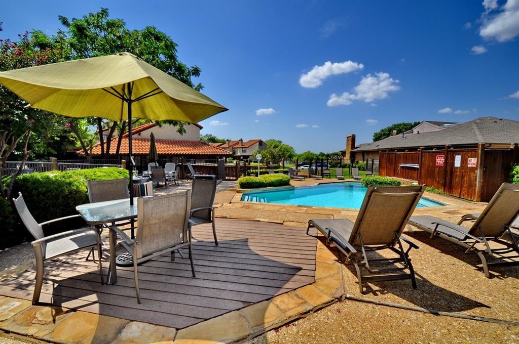 Photo of 2610 Lakehill Lane #3B, Carrollton, TX 75006 (MLS # 21393174)