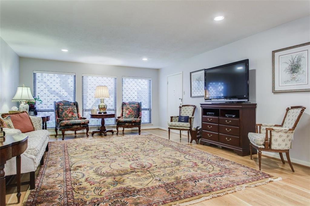 Diamond Head Condos - Residential Lease