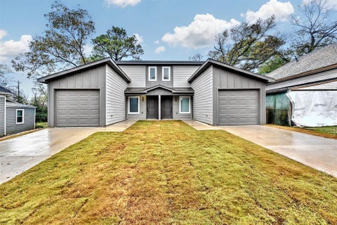 Photo of 319 E Hull Street, Denison, TX 75021 (MLS # 21387188)