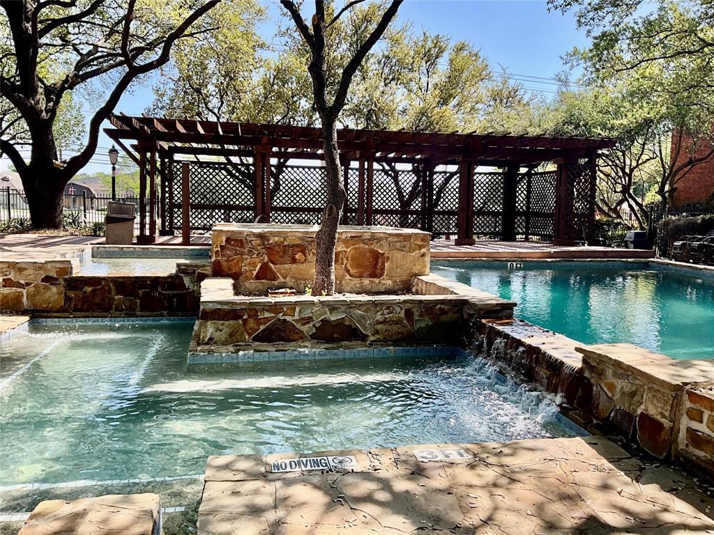 Meadows Condo - Residential