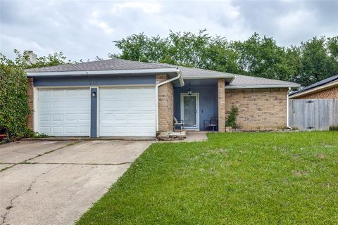 212 Valley Spring Drive Arlington TX 76018