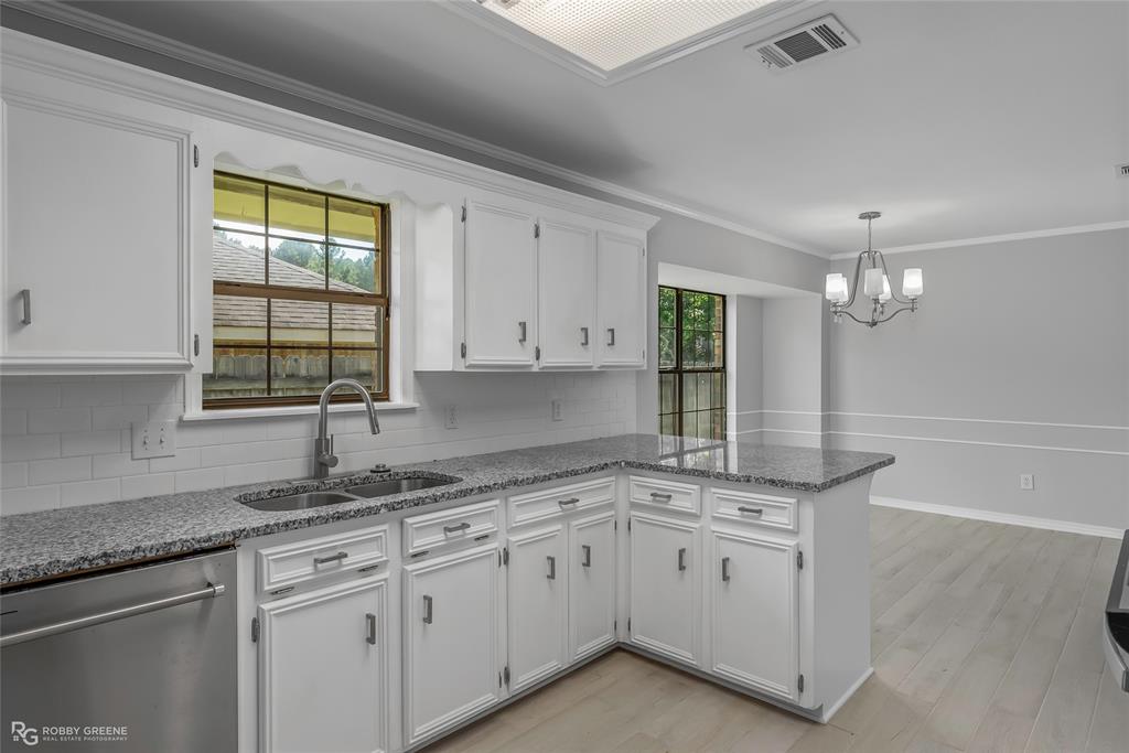 Shreveport, Louisiana 71129, United States, 3 Bedrooms Bedrooms, ,2 BathroomsBathrooms,Residential,Pending,160821