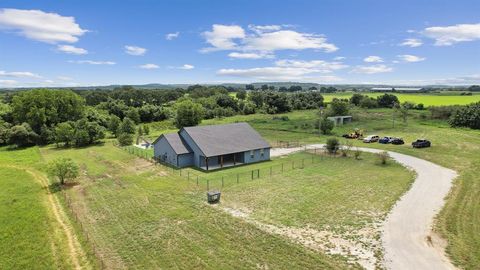 A home in Lipan