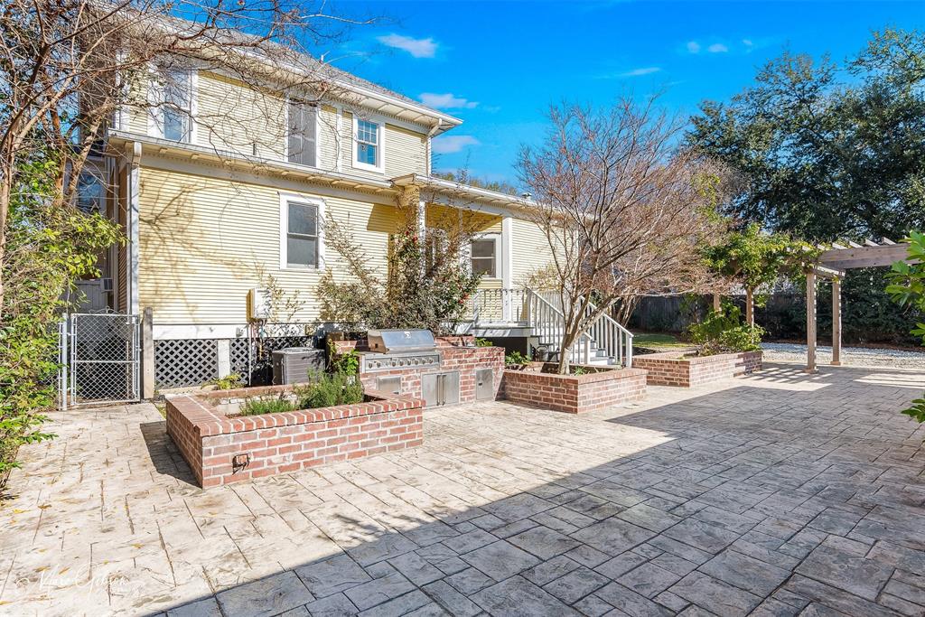 Shreveport, Louisiana 71104, United States, 4 Bedrooms Bedrooms, ,4 BathroomsBathrooms,Residential,Pending,20974