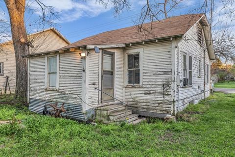 Tiny photo for 617 Mulberry Street, Teague, TX 75860 (MLS # 21210497)