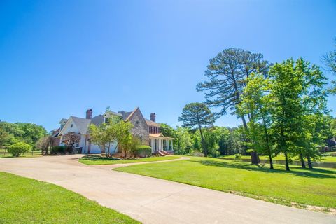 A home in Lindale