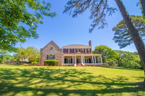 A home in Lindale