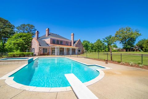 A home in Lindale