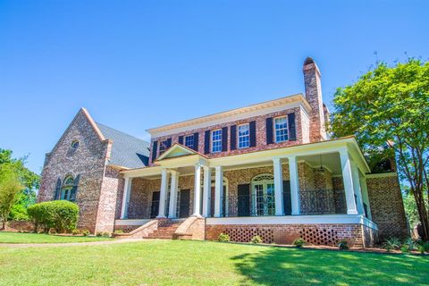 A home in Lindale