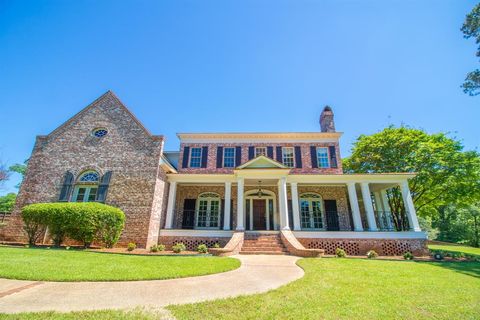 A home in Lindale