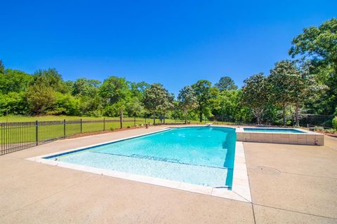 A home in Lindale