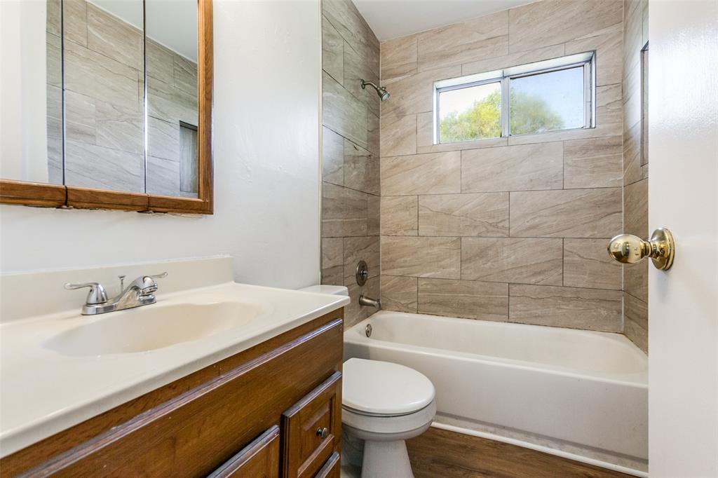 Country Club Park 02 - Residential Lease