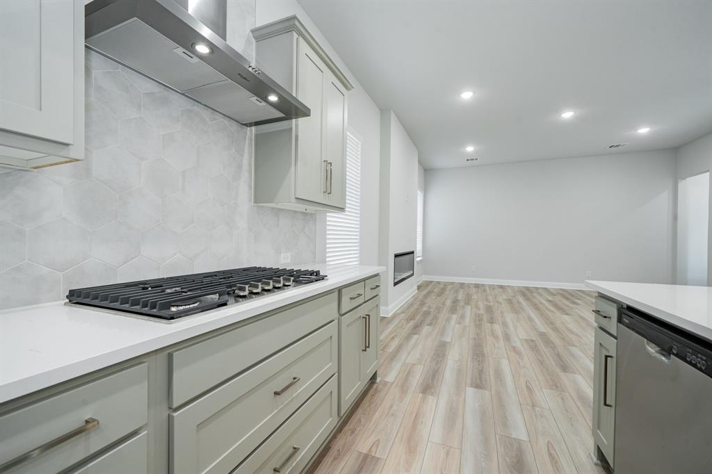 BAYSIDE WEST PH 2 - Residential Lease