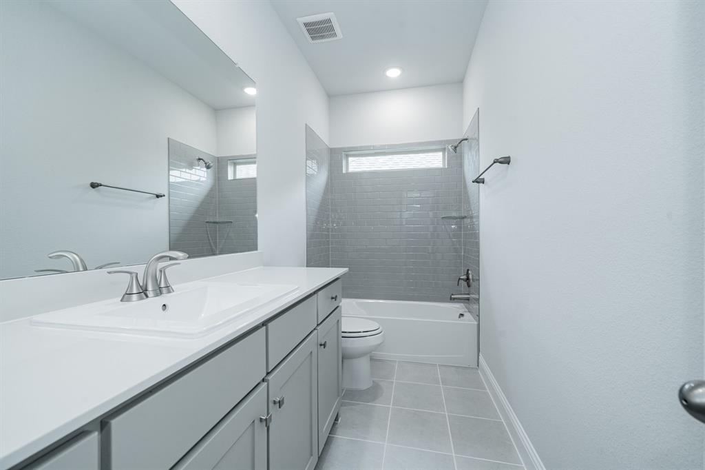 BAYSIDE WEST PH 2 - Residential Lease