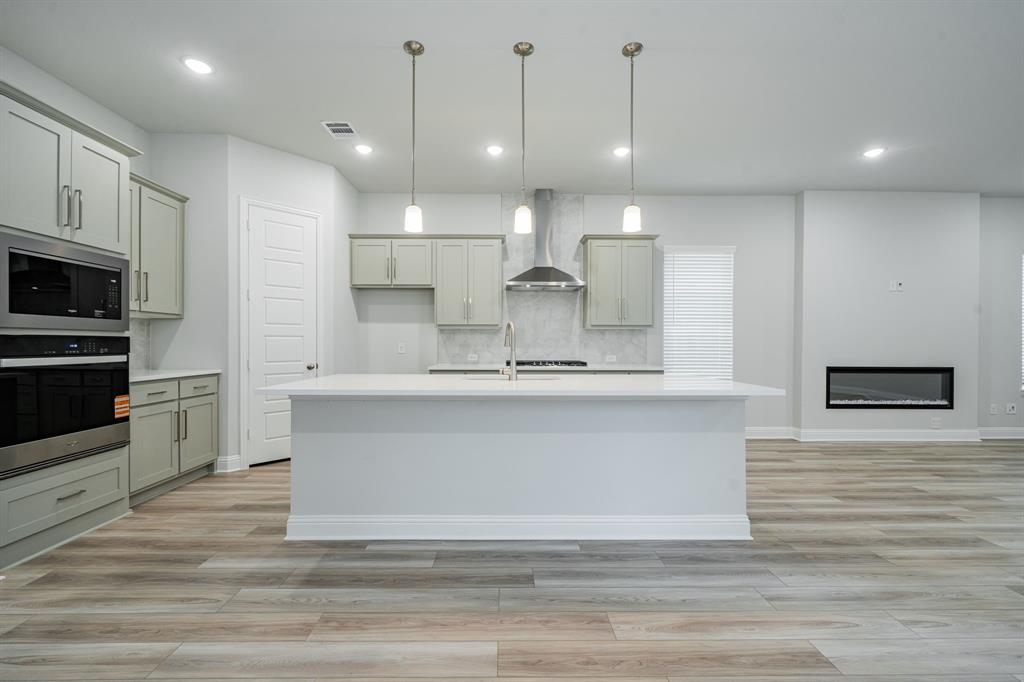 BAYSIDE WEST PH 2 - Residential Lease