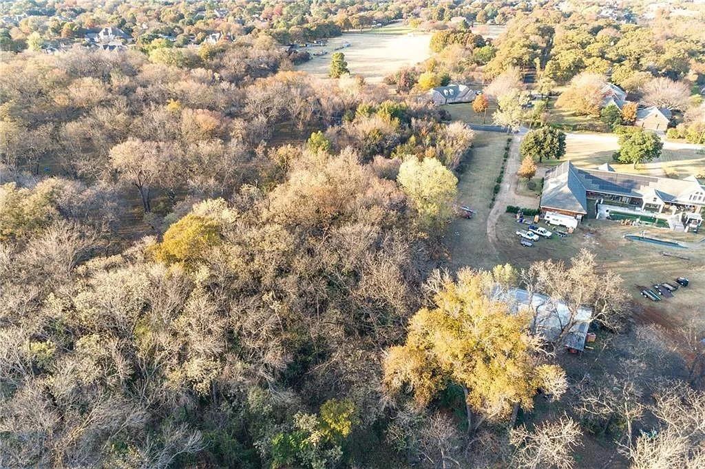 2001 Oak Knoll Drive